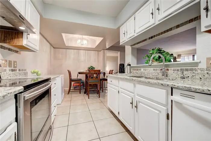 Staging and Design by Che'Le